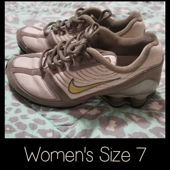 womens nike shox size 7